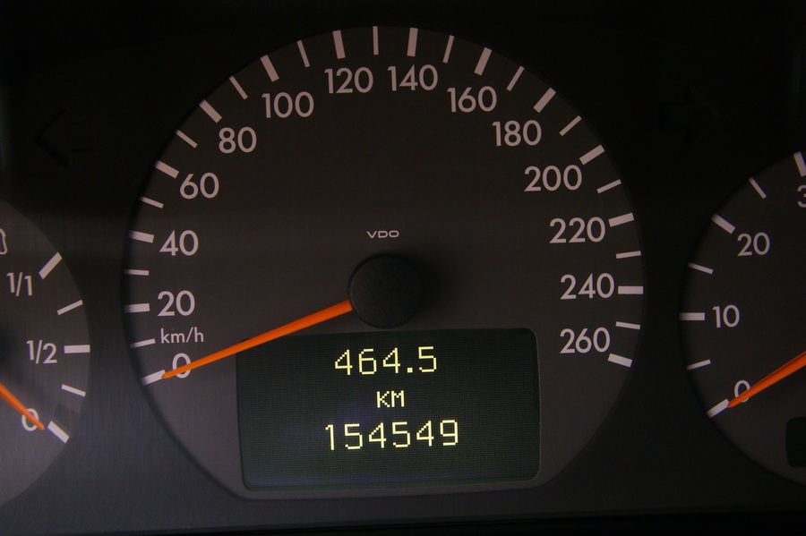 MERCEDES BENZ. E 240 "AVANTGARDE".