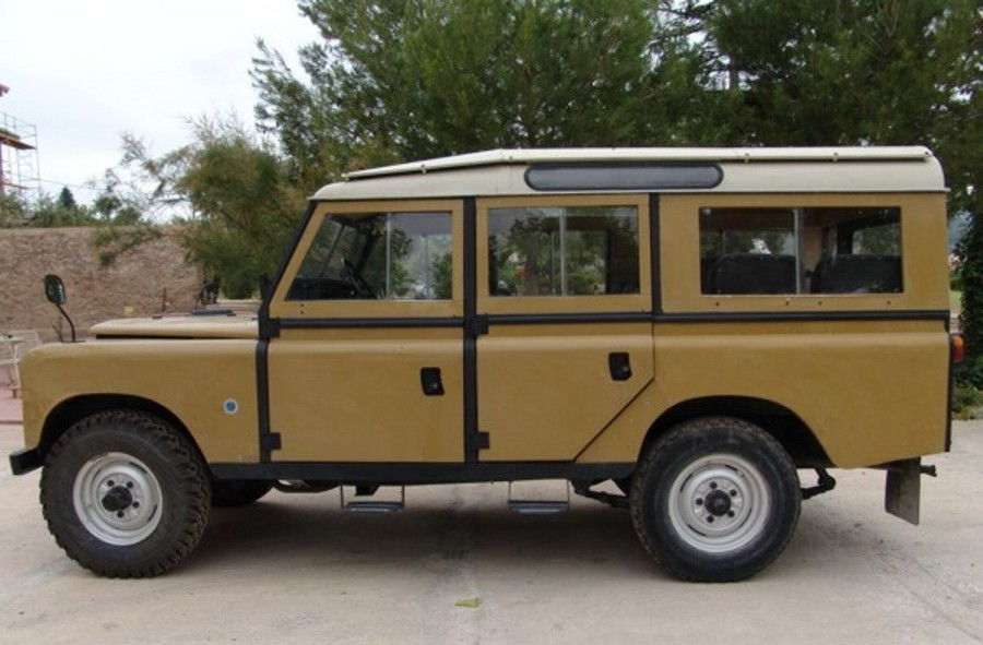 LAND ROVER 109