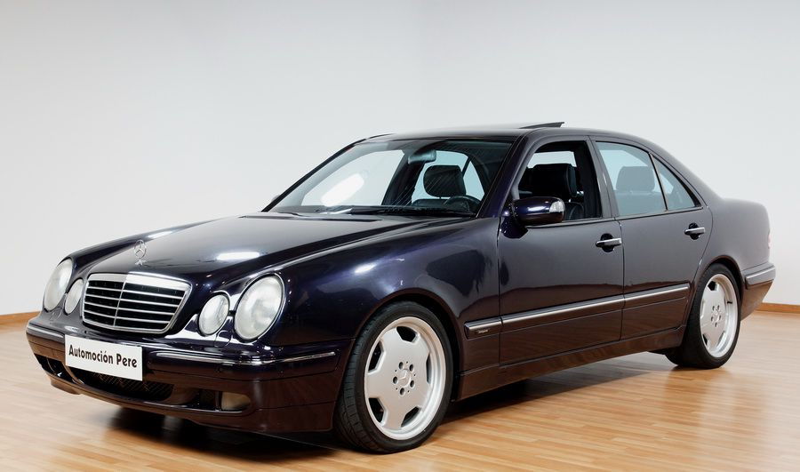 MERCEDES BENZ. E 320 CDI "AVANTGARDE".
