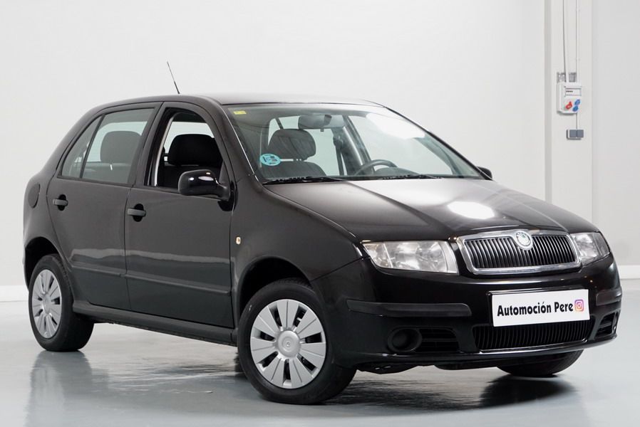 Skoda Fabia 1.2i 12V Young Line. Pocos Kms. Revisiones Selladas. Único Propietario. Garantía 12 Meses.